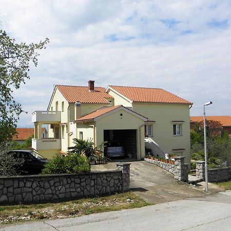 Apartments Njivice Bajcic エクステリア 写真