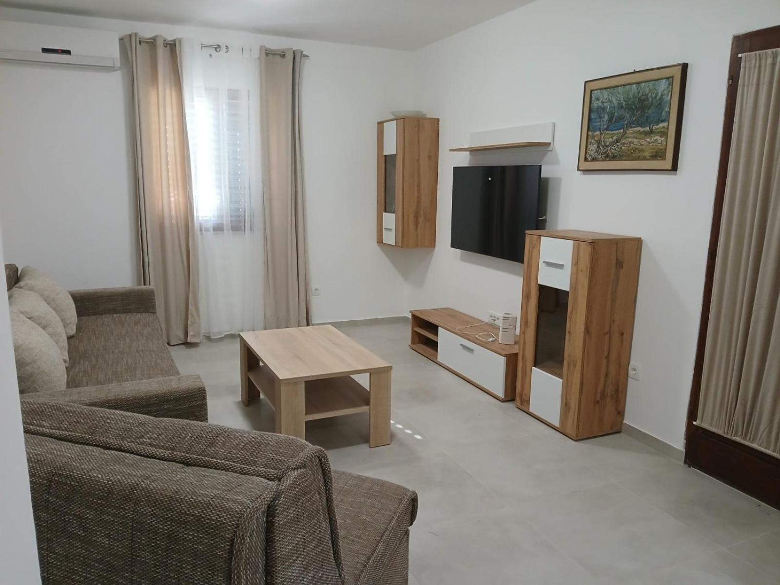 Apartments Njivice Bajcic エクステリア 写真