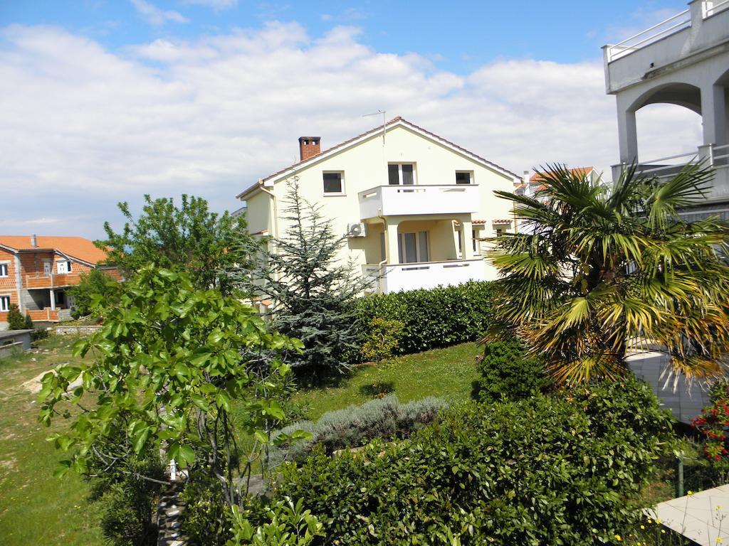 Apartments Njivice Bajcic エクステリア 写真