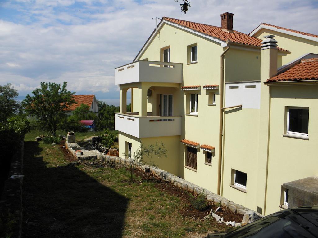 Apartments Njivice Bajcic エクステリア 写真