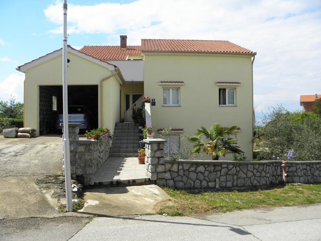 Apartments Njivice Bajcic エクステリア 写真